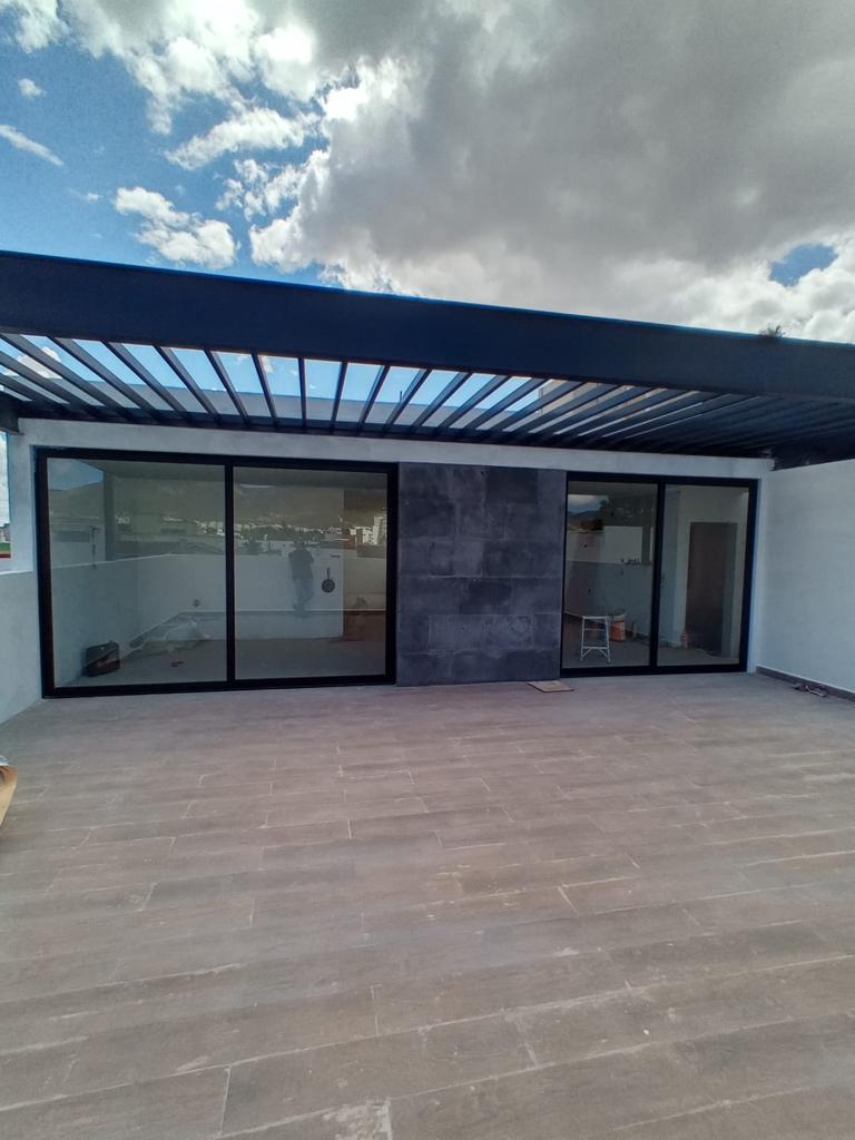 Pérgola con Ventanales Corredizos